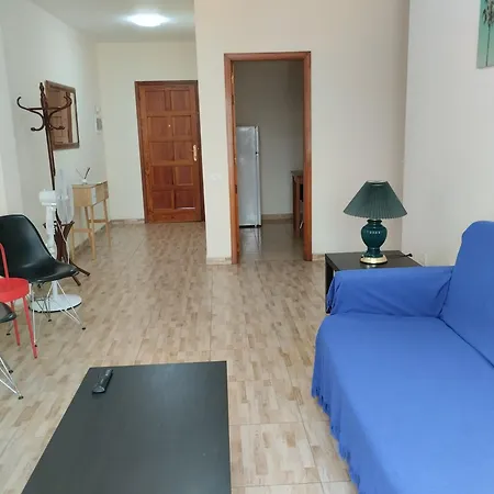 La 4 Apartment *